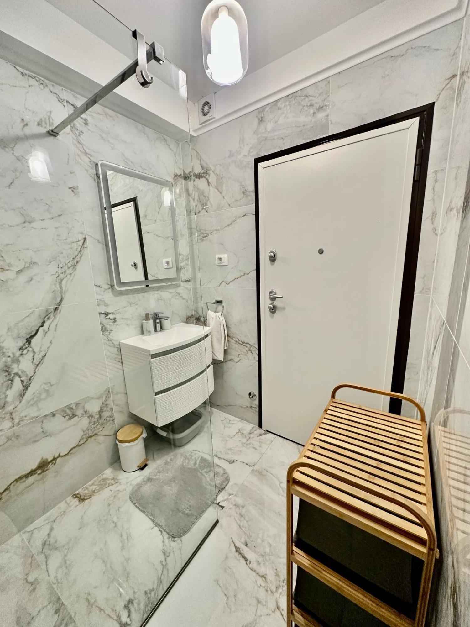 Apartment Sara IV Ližnjan エクステリア 写真